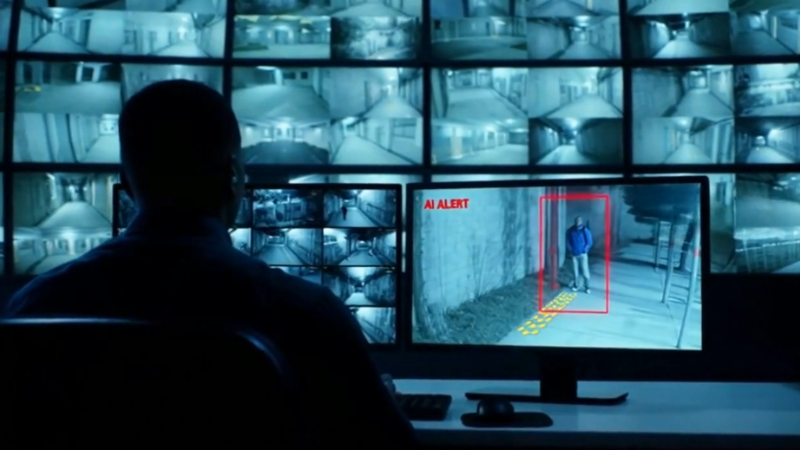 Equipe recebendo imagem do suspeito em tempo real